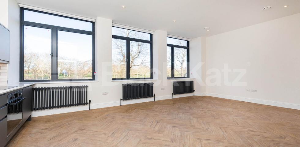 Modern and spacious 1 bedroom over looking Finsbury Park Seven Sisters Road, FINSBURY PARK